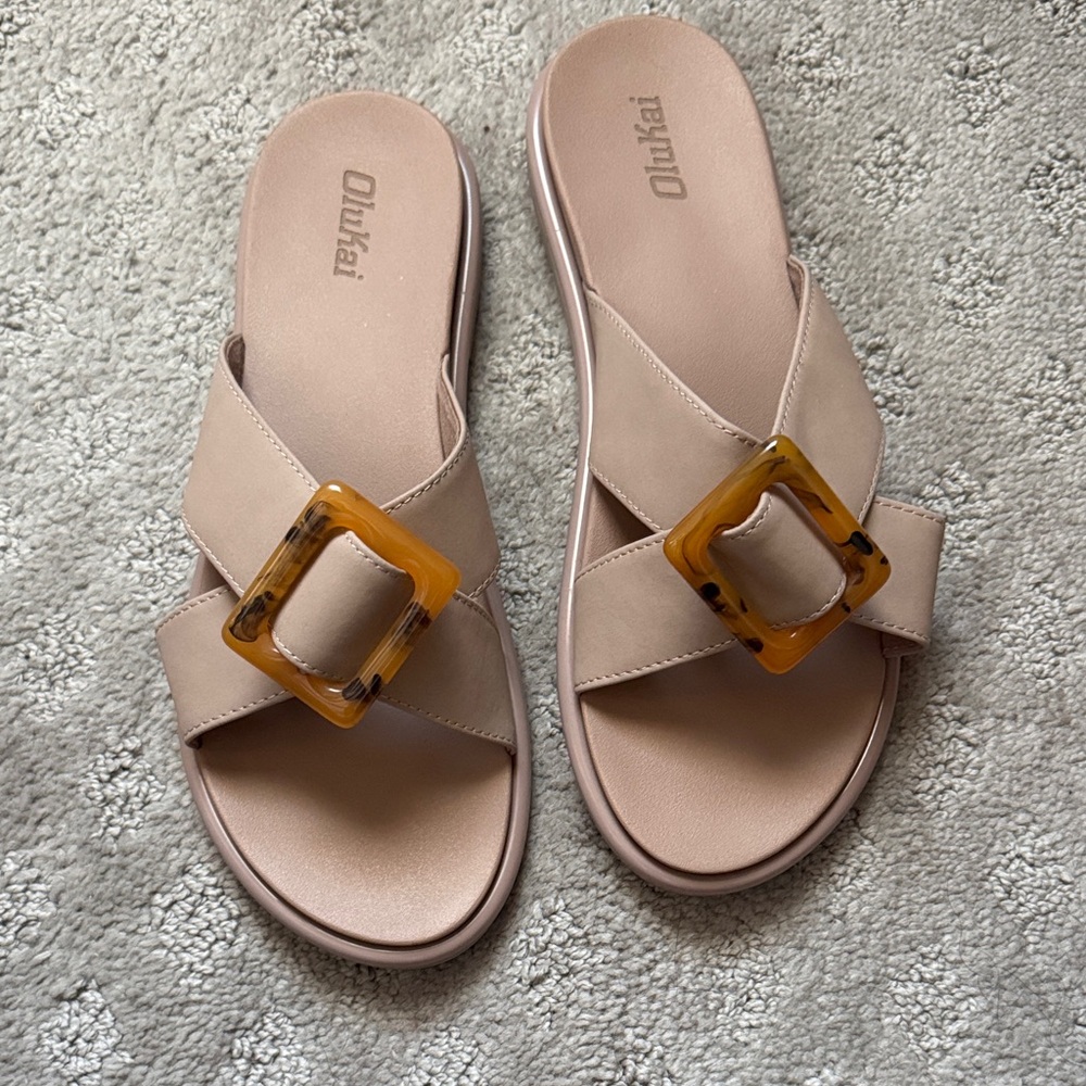 OluKai Women's Blush Slide Sandals with Amber Tortoiseshell Buckle